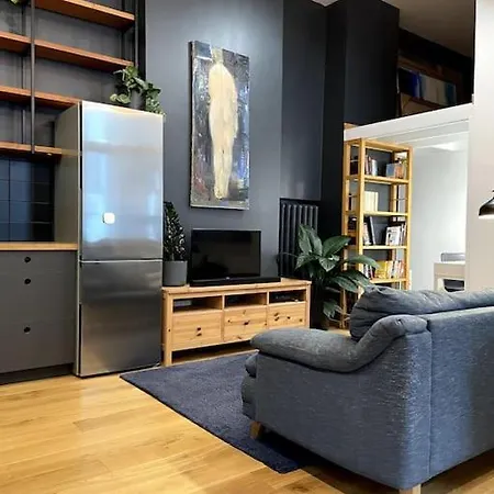 The Artist / 1 Bedroom W/ Piano Next To A Park Riga