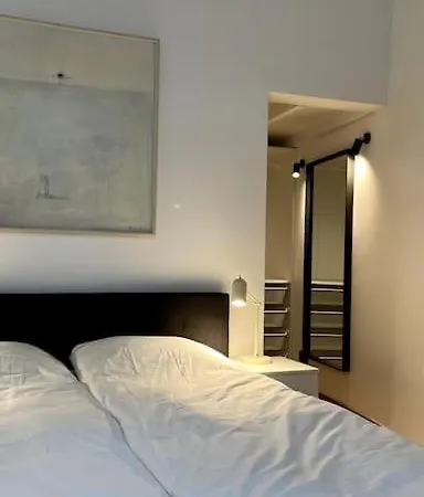 The Artist / 1 Bedroom W/ Piano Next To A Park Apartman Riga