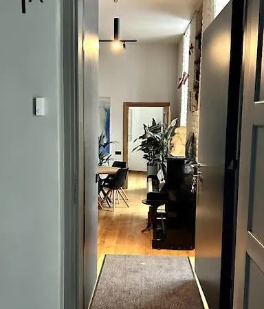 The Artist / 1 Bedroom W/ Piano Next To A Park *